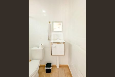 Banheiro de kitnet/studio para alugar com 1 quarto, 18m² em Ingleses do Rio Vermelho, Florianópolis