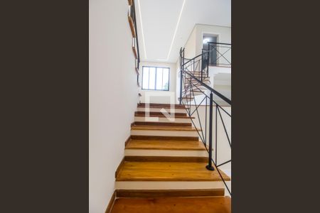 Escada de casa de condomínio à venda com 4 quartos, 330m² em Residencial Nove (alphaville), Santana de Parnaíba