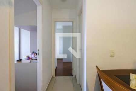 Corredor de apartamento para alugar com 2 quartos, 58m² em Parque Reboucas, São Paulo