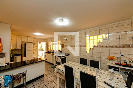 Casa à venda com 3 quartos, 150m² em Jardim Sapopemba, São Paulo