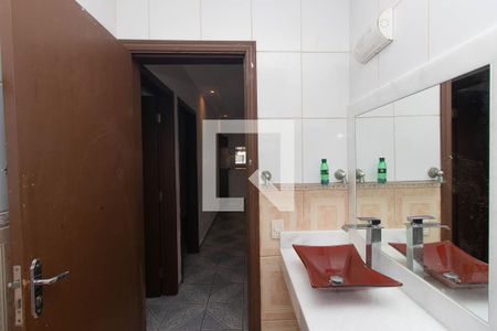 Banheiro  de casa para alugar com 2 quartos, 80m² em Jardim Fontalis, São Paulo