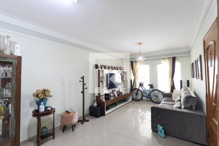 Casa para alugar com 3 quartos, 210m² em Vila Nivi, São Paulo