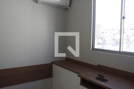 Quarto 1 de apartamento para alugar com 2 quartos, 48m² em Taquara, Rio de Janeiro
