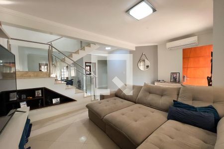 Sala de estar de casa de condomínio para alugar com 3 quartos, 305m² em Vila D’agostinho, Valinhos