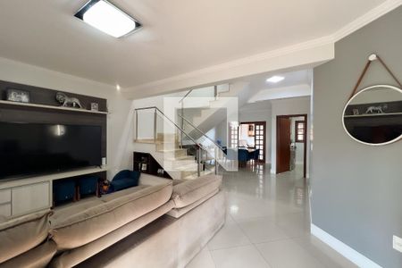 Sala de estar de casa de condomínio para alugar com 3 quartos, 305m² em Vila D’agostinho, Valinhos