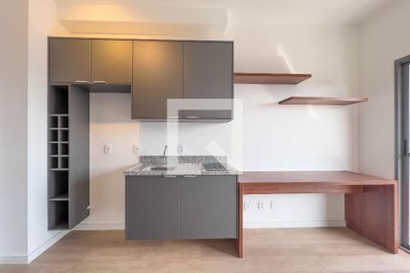 Sala e cozinha de apartamento para alugar com 1 quarto, 28m² em Liberdade, São Paulo