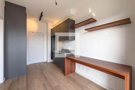 Sala e cozinha de apartamento para alugar com 1 quarto, 28m² em Liberdade, São Paulo