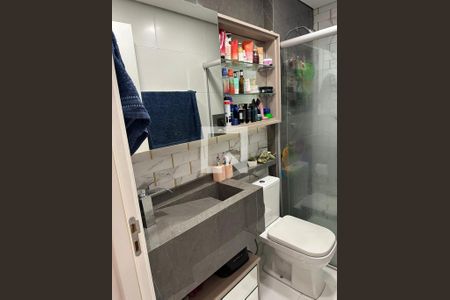 Banheiro  de apartamento à venda com 2 quartos, 53m² em Centro, Diadema