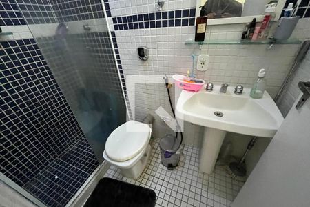 Banheiro quarto 1 de casa à venda com 5 quartos, 610m² em Jardim Guanabara, Rio de Janeiro