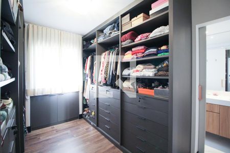 Closet da suíte de apartamento para alugar com 2 quartos, 156m² em Indianópolis, São Paulo