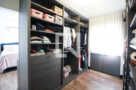 Closet da suíte de apartamento para alugar com 2 quartos, 156m² em Indianópolis, São Paulo