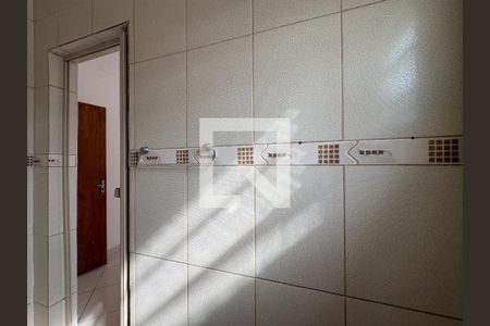 Banheiro de casa para alugar com 1 quarto, 35m² em Vila Palmeiras, São Paulo