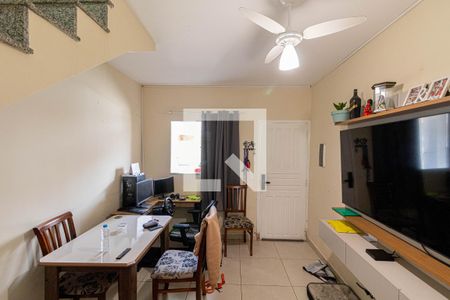 Sala de casa de condomínio para alugar com 2 quartos, 56m² em Vila Buenos Aires, São Paulo