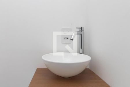 Lavabo de casa de condomínio à venda com 2 quartos, 88m² em Campo Novo, Porto Alegre