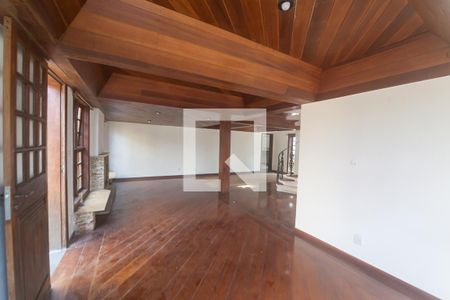 sala de casa de condomínio à venda com 3 quartos, 300m² em Condomínio Retiro das Pedras, Brumadinho