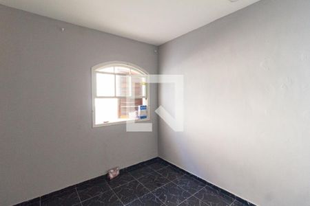 Quarto de casa para alugar com 1 quarto, 60m² em Vila Martins, Carapicuíba