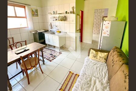 Sala de TV de apartamento para alugar com 1 quarto, 40m² em São João do Rio Vermelho, Florianópolis