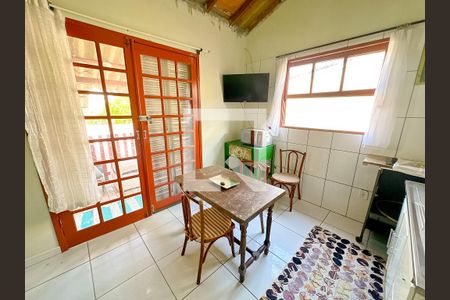 Sala/Cozinha de apartamento para alugar com 1 quarto, 40m² em São João do Rio Vermelho, Florianópolis