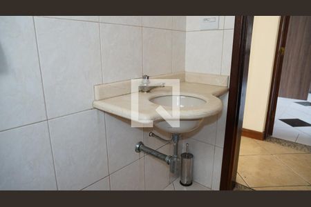 Banheiro 1 de casa à venda com 3 quartos, 350m² em Parque Renato Maia, Guarulhos