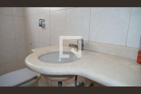 Banheiro 1 de casa à venda com 3 quartos, 350m² em Parque Renato Maia, Guarulhos