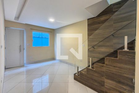 Sala de casa de condomínio para alugar com 2 quartos, 150m² em Vila Tupi, Praia Grande