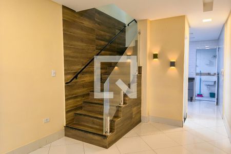 Sala de casa de condomínio para alugar com 2 quartos, 150m² em Vila Tupi, Praia Grande