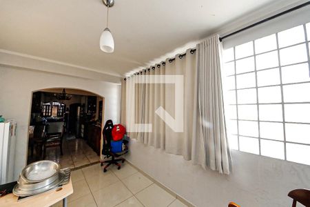 Casa para alugar com 3 quartos, 189m² em Parque Sao Rafael, São Paulo