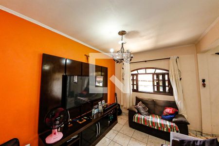 Casa para alugar com 3 quartos, 189m² em Parque Sao Rafael, São Paulo