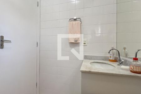 Banheiro da Suíte de apartamento à venda com 2 quartos, 55m² em Vila Endres, Guarulhos