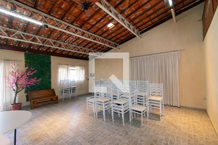 Casa para alugar com 0 quarto, 200m² em Vila Nova York, São Paulo