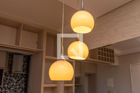 Detalhe Sala-Lustres de apartamento para alugar com 2 quartos, 69m² em Vila Santa Catarina, Americana