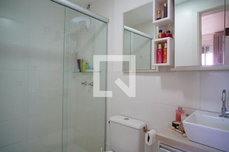 Banheiro suíte  de apartamento à venda com 2 quartos, 50m² em Passo das Pedras, Porto Alegre
