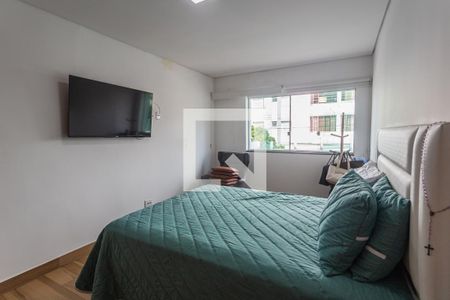 Suíte  de casa à venda com 5 quartos, 290m² em Horto, Belo Horizonte