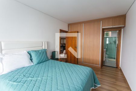 Suíte  de casa à venda com 5 quartos, 290m² em Horto, Belo Horizonte