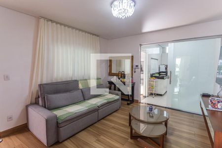 Sala de casa à venda com 5 quartos, 290m² em Horto, Belo Horizonte