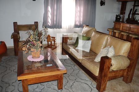 Casa para alugar com 3 quartos, 400m² em Santana, Cotia