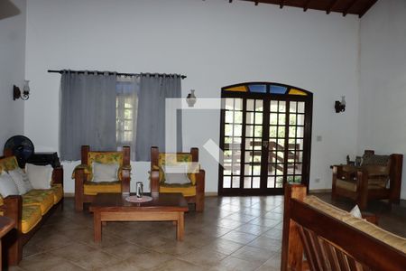 Casa para alugar com 3 quartos, 400m² em Santana, Cotia