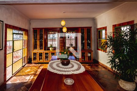 Casa para alugar com 5 quartos, 535m² em Castelo, Belo Horizonte