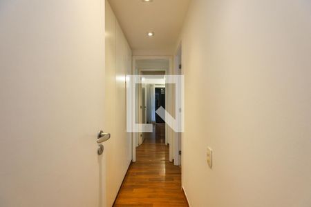 Corredor de apartamento para alugar com 3 quartos, 160m² em Jardim Morumbi, São Paulo