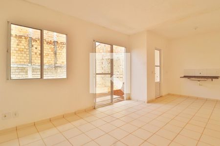 Sala de casa de condomínio para alugar com 2 quartos, 66m² em Aclimação, Uberlândia