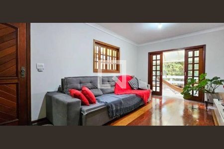 Casa à venda com 3 quartos, 179m² em Jardim das Vertentes, São Paulo