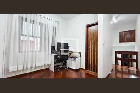 Casa à venda com 3 quartos, 179m² em Jardim das Vertentes, São Paulo