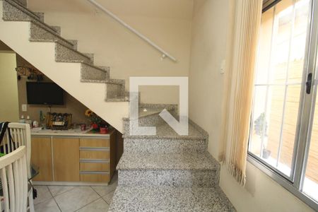 Escada de acesso de casa à venda com 4 quartos, 240m² em Vila Carioca, São Paulo