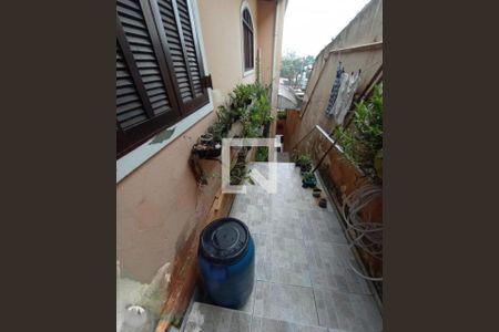 CORREDOR EXTERNO de casa à venda com 2 quartos, 132m² em Jardim Dabril, São Paulo