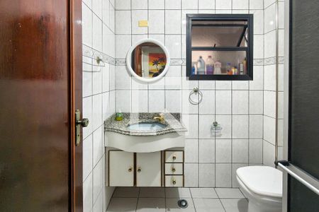 Banheiro  de apartamento para alugar com 1 quarto, 50m² em Vila Tupi, Praia Grande