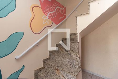 Escada de casa à venda com 3 quartos, 120m² em Parque Vitoria, São Paulo