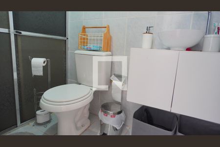 Banheiro  de apartamento à venda com 1 quarto, 39m² em Jardim Sabará, Porto Alegre