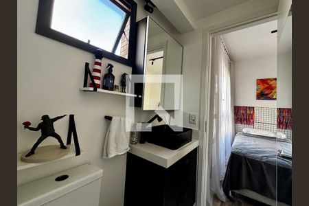 Banheiro de apartamento para alugar com 1 quarto, 33m² em Pinheiros, São Paulo