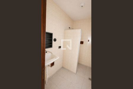 Banheiro de apartamento para alugar com 2 quartos, 65m² em Santa Cruz, Rio de Janeiro