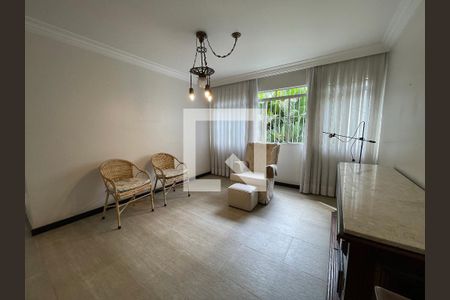 Sala de casa à venda com 5 quartos, 208m² em Vila Pirajussara, São Paulo